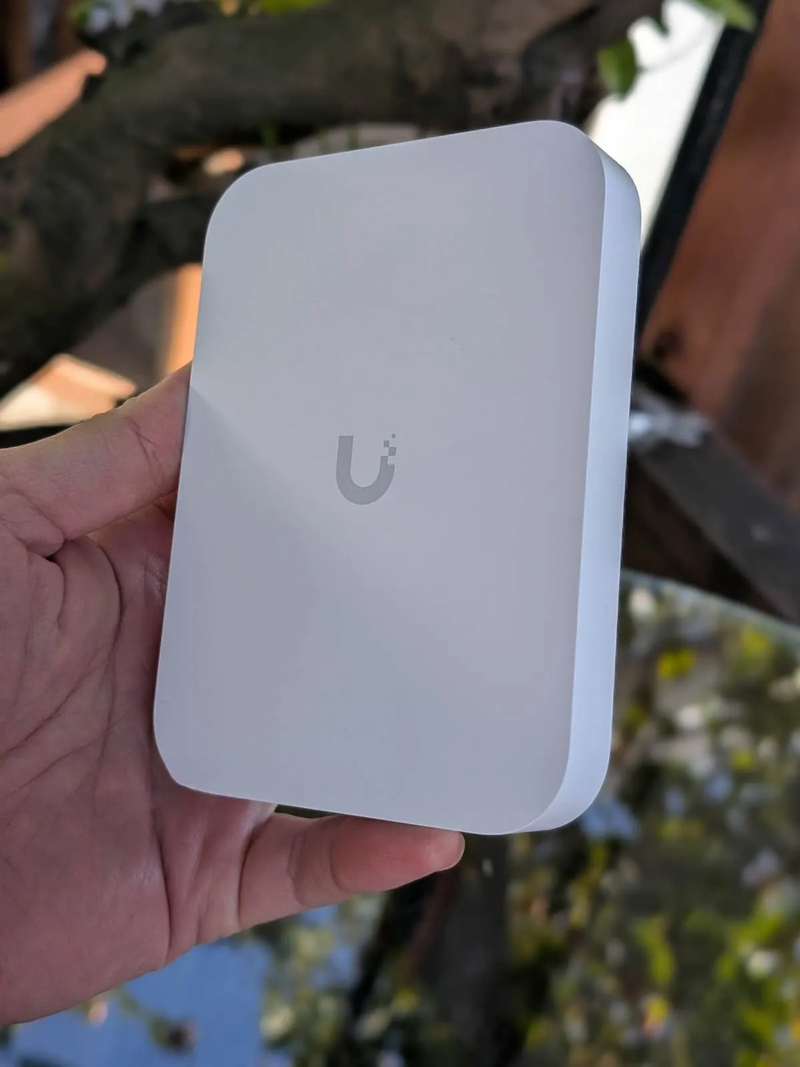 Bộ Phát Wifi Unifi U7 In-wall (U7-IW)